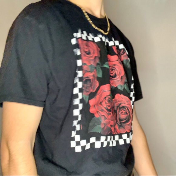 Red Roses Black T-Shirt with Checkered Outline - Picture 2 of 3